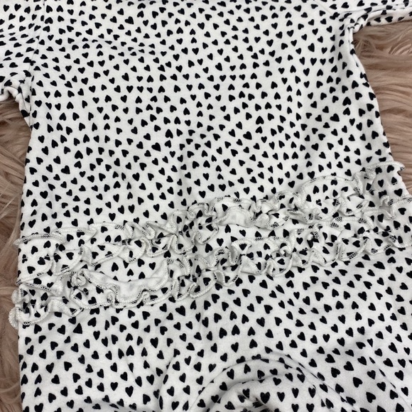 Ruffled Butt Heart Sleeper - Picture 3 of 4